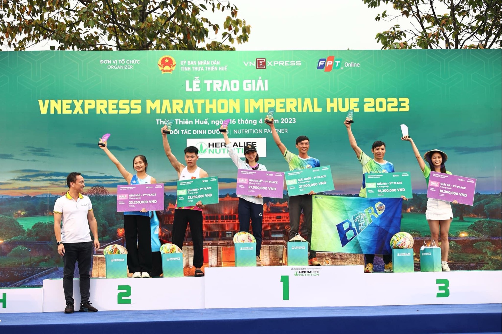 Hợp đồng có giá trị kỷ lục tài trợ cho chuỗi giải chạy VnExpress Marathon